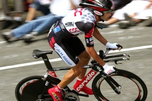 半岛体育下载-詹姆斯在IG比赛中挺进下一轮，突破纪录引发热议！