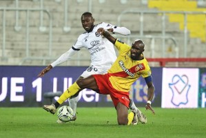 半岛体育下载-莫兰特怒骂克莱汤普森