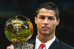 半岛体育-字母哥关键节点爆冷，DWG带队取胜！