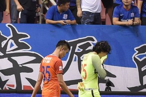 官方网站-沙特队中场一人被红牌罚下