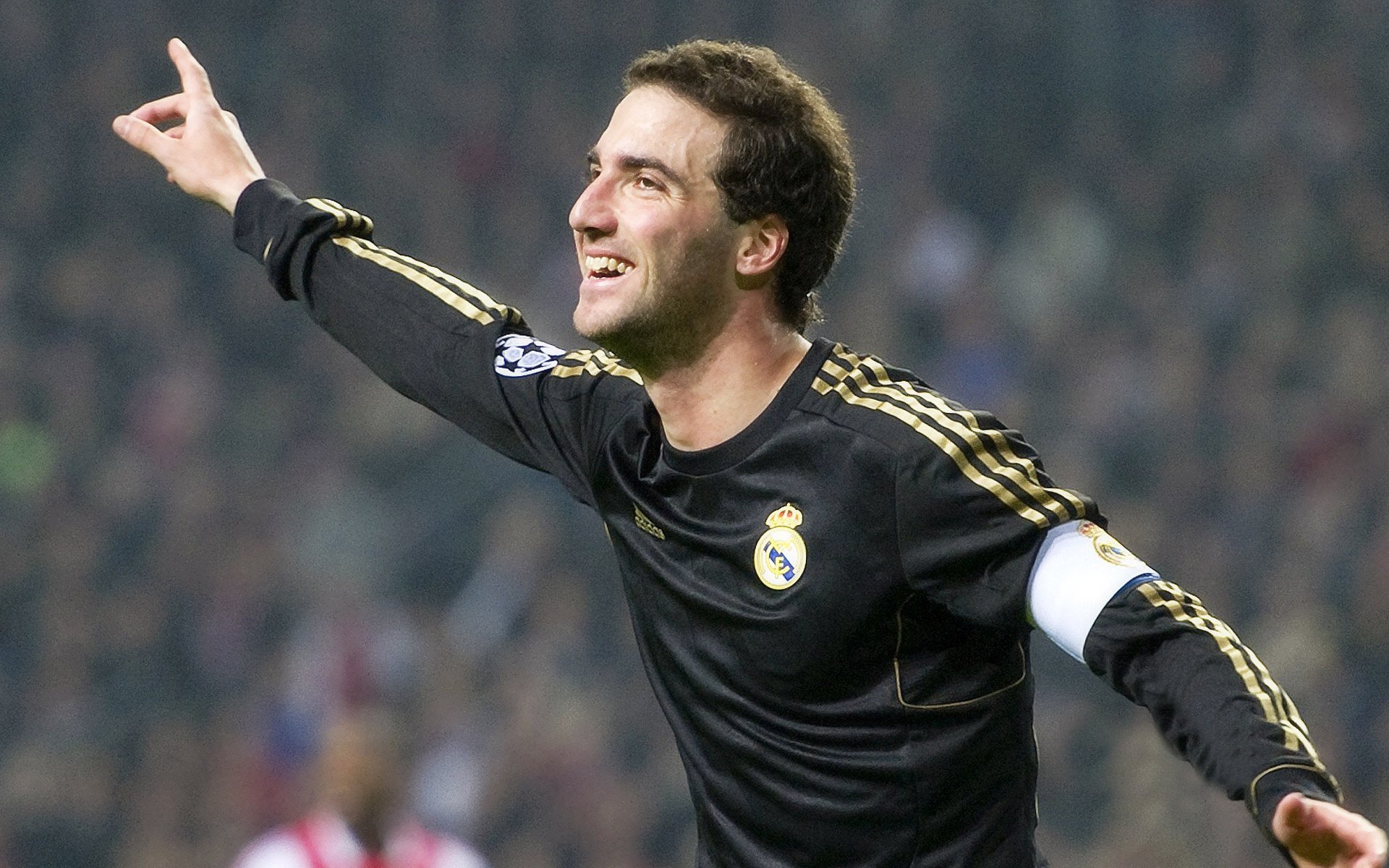 德约科维奇回归赛场，问鼎冠军首场状态亮眼，DWG观众沸腾！