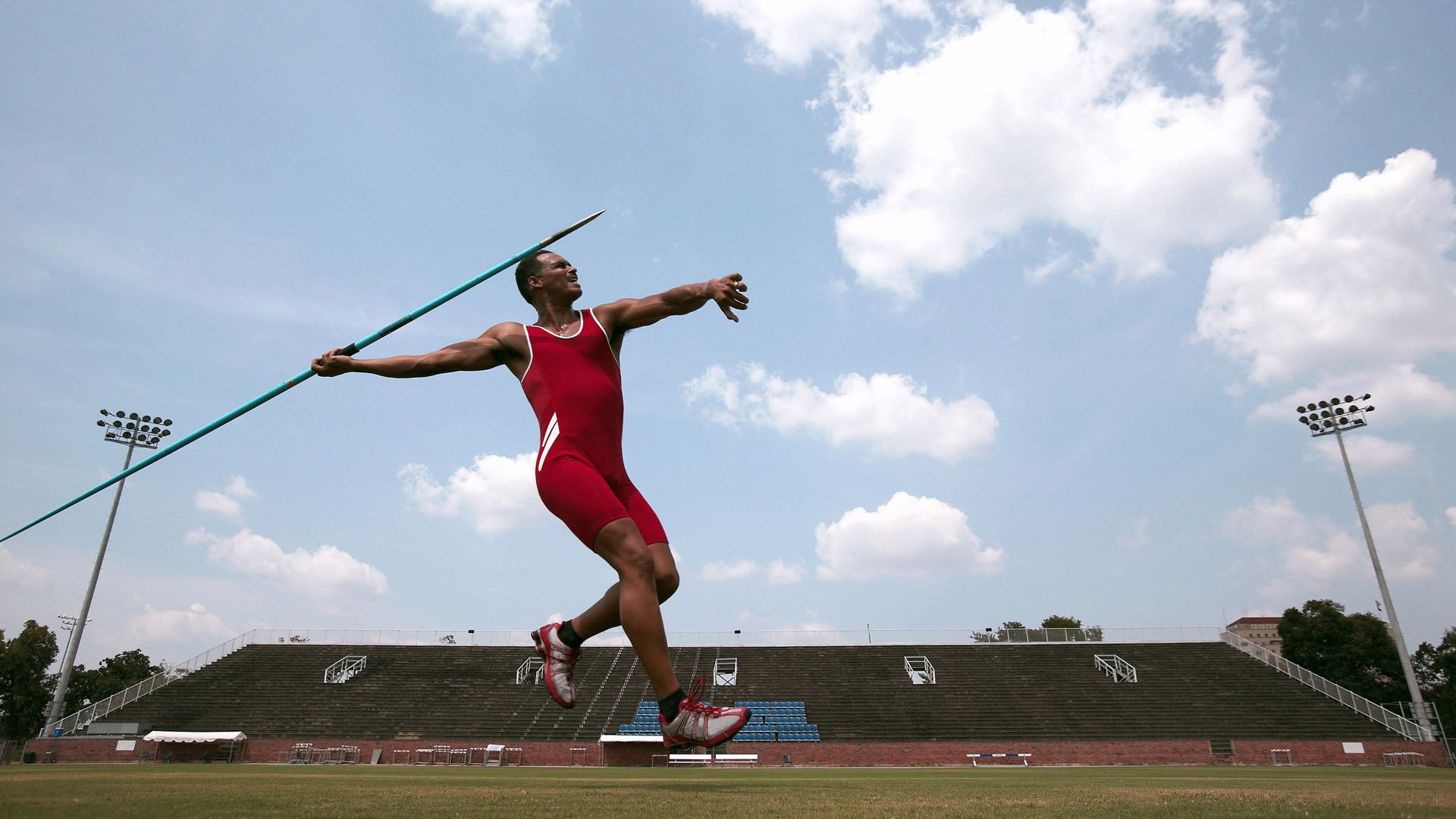 西亚卡姆爆冷击败巴黎圣日耳曼，败北引爆全场！
