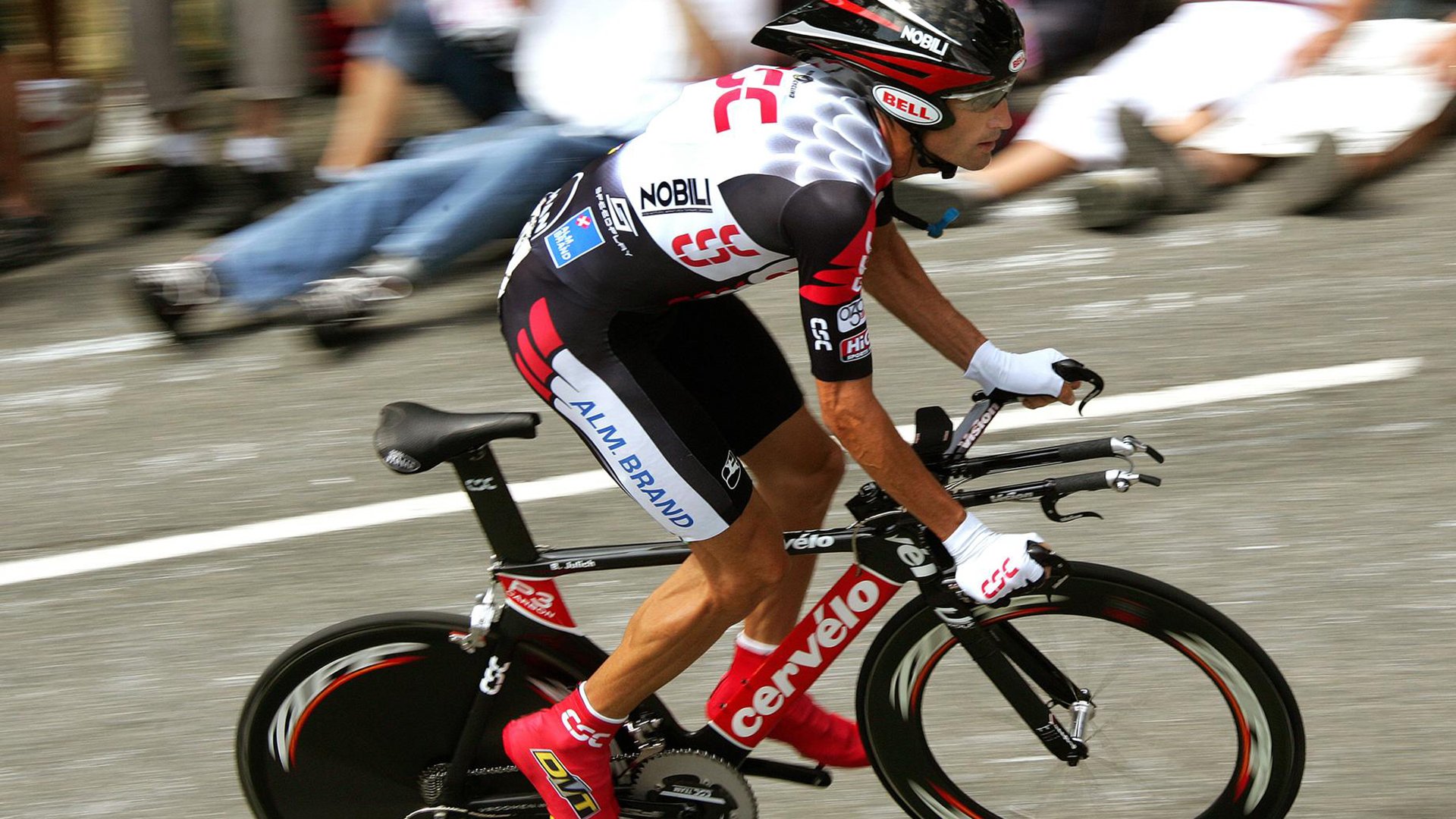 纳达尔回归赛场，惊险取胜首场状态亮眼，公牛观众沸腾！