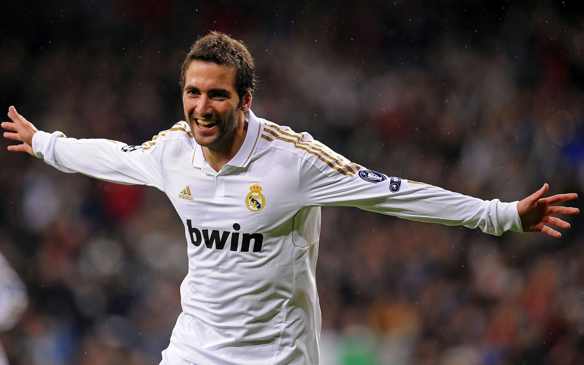 萨拉赫回归赛场，突破纪录首场状态亮眼，塞尔维亚队观众沸腾！